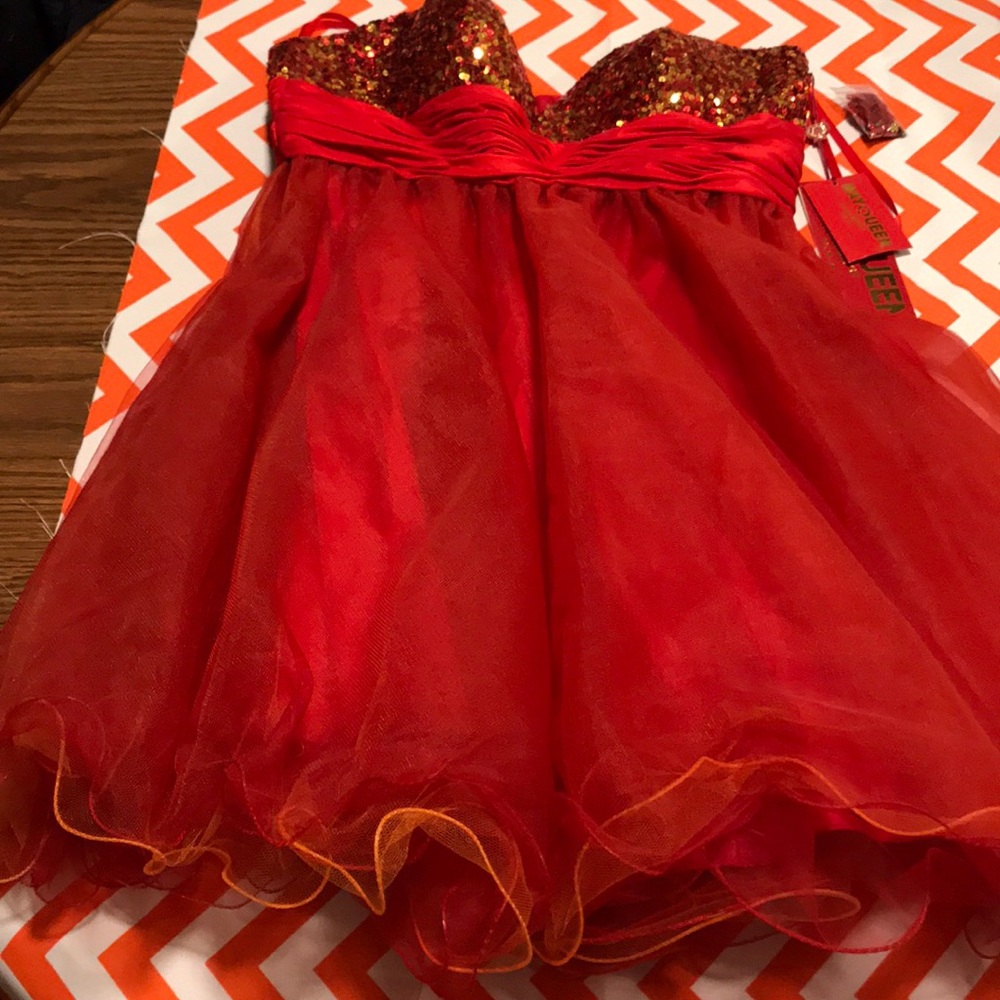 NWT  Formal May Queen Couture Dress 10